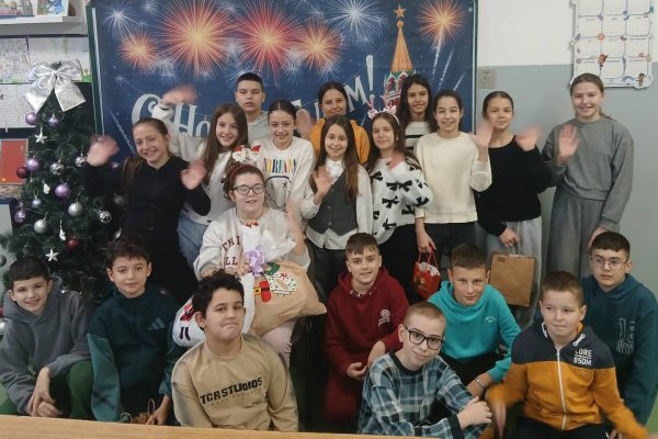 НОВА ГОДИНА НА ТРИ СТРАНА ЈЕЗИКА