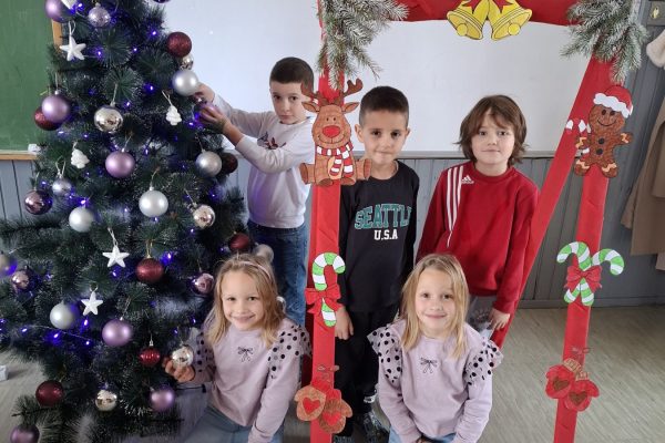 ПРАЗНИЧНА АТМОСФЕРА У ПРОДУЖЕНОМ БОРАВКУ