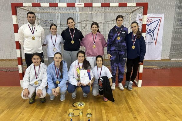 НАШЕ УЧЕНИЦЕ ПОНОВО ПРВАЦИ РЕГИЈЕ У ФУТСАЛУ