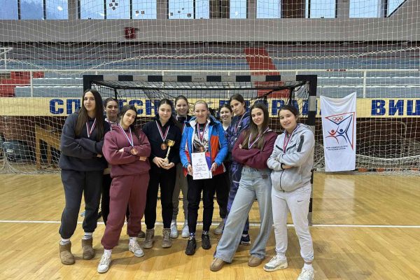 ЖЕНСКА ЕКИПА ТРЕЋА НА РЕГИОНАЛНОМ ТАКМИЧЕЊУ У РУКОМЕТУ 
