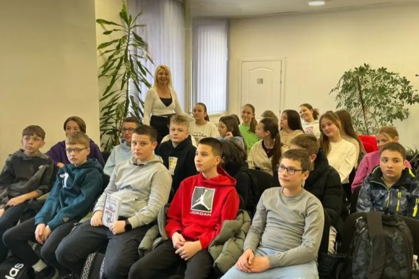 НАШИ УЧЕНИЦИ НА ПРОМОЦИЈИ КЊИГЕ