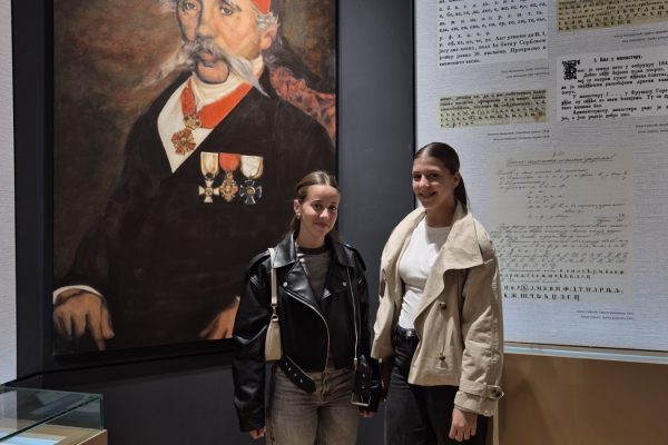 УЧЕНИЦЕ УНА И ЕВГЕНИЈА НАГРАЂЕНЕ ПУТОВАЊЕМ У БАЈИНУ БАШТУ